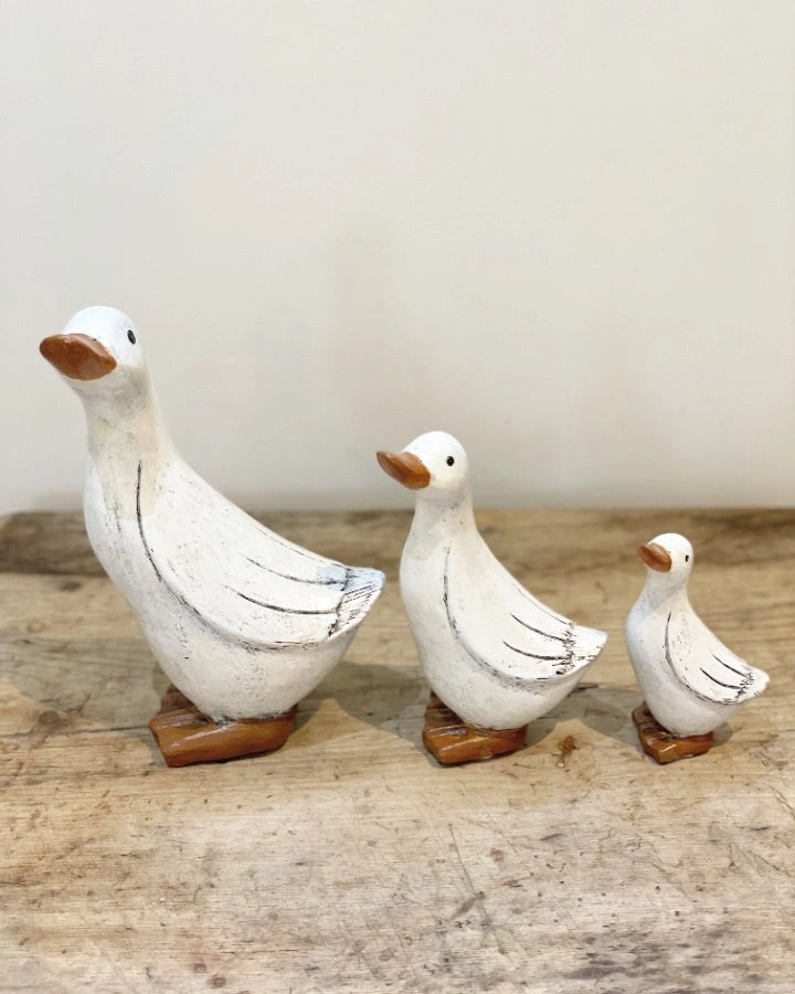 Posed White Duck, 11cm